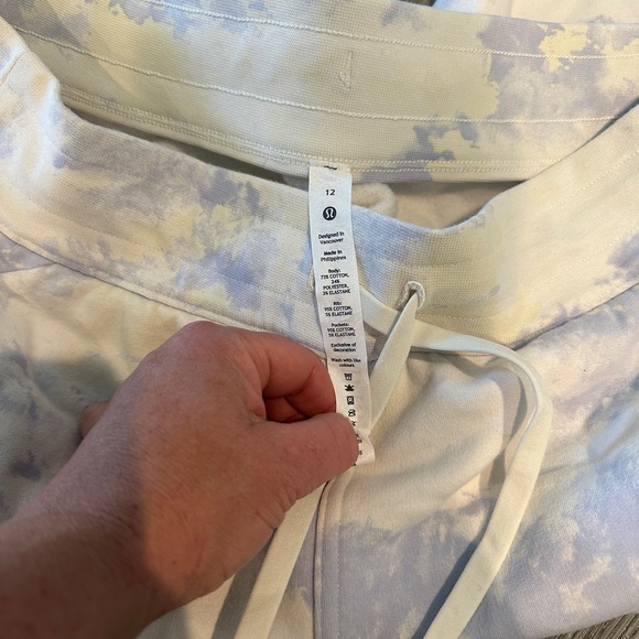Lululemon Scuba High-Rise Jogger 7/8 Length Orbital Tie Dye Antique White Multi - Picture 5 of 5